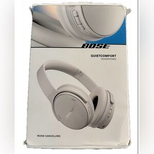Bose QuietComfort Noise Cancelling 5V White Smoke Color Headphones